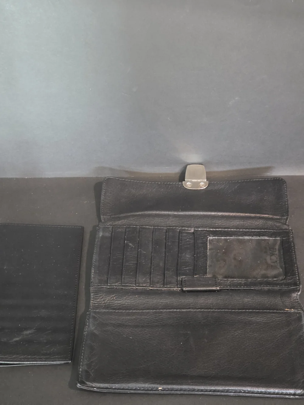 DKNY Black Leather Men's Wallet Clutch